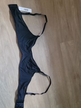 Adore Me Black Smooth Underwire Bra with Adjustable Straps